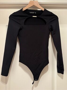 Women’s Abercrombie & Fitch soft thong bodysuit w/cut-out &metallic bar size XS